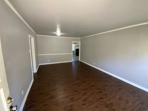 1811 Berwick Ave, Dallas TX  75203-4303 exterior