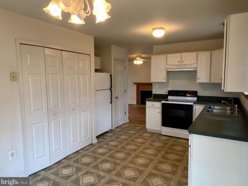 1304 Avalon Blvd, Shady Side MD 20764-9683 exterior