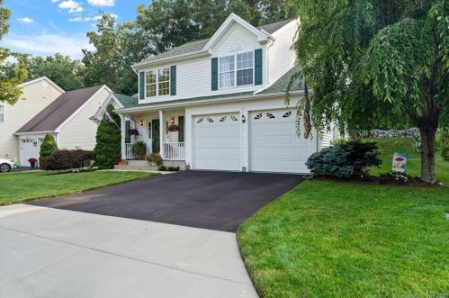 483 Acorn Ln, Milford, CT 06461-1886
