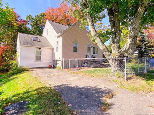 29 Warner St, Waterbury, CT 06704-2811