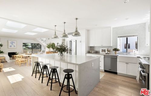 858 12th St, Santa Monica CA  90403-1739 exterior