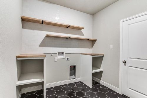 1308 Lagonda Ave, Fort Worth TX  76164-8614 exterior