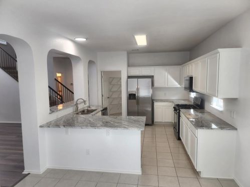 138 Hogan, Uhland TX 78640-5400 exterior