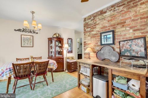 7122 Dalhouse St, Springfield VA  22151-3430 exterior