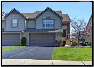7957 Hedgewood Dr, Oak Brook, IL 60561-1788