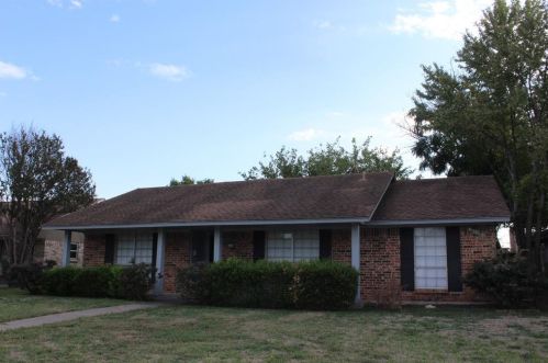 2114 Richwood Dr, Garland TX  75044-7116 exterior