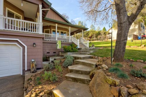 16825 Hawks Hill Rd, Middletown, CA 95467-8032