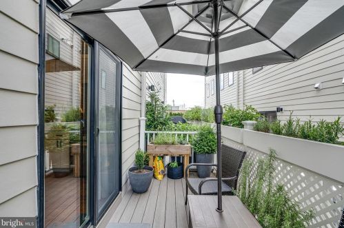 1421 Howard St, Philadelphia PA  19122-3905 exterior