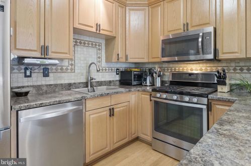 64 Kyle Way, Trenton NJ 08628-2521 exterior