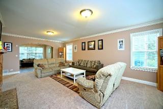 144 Howard Ave, Keeneyville, IL 60172-2267