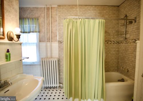 310 Warwick Rd, Haddonfield NJ 08033-3828 exterior