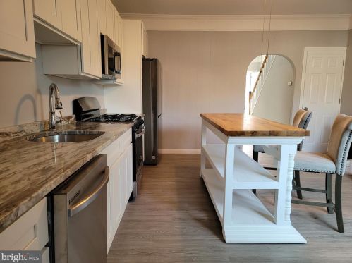 18 3rd Ave, Roebling, NJ 08554-1004