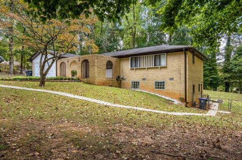 45 Stoneview Dr, Lilburn GA  30047-5136 exterior