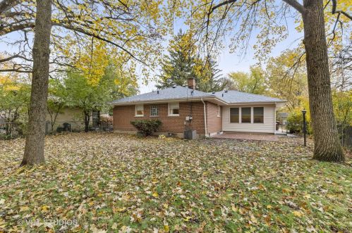 326 Oxford Ln, Bull Valley, IL 60014-5523
