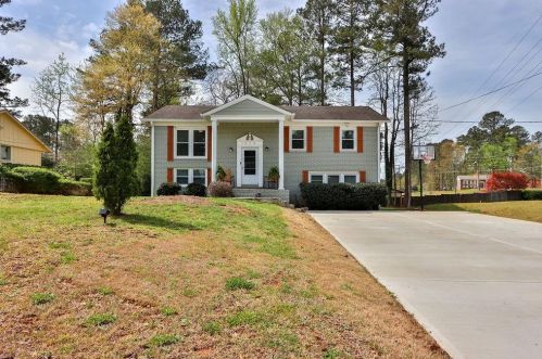 1979 Leatherleaf Dr, Marietta, GA 30008-5922