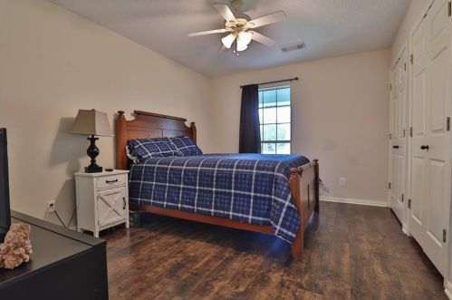 638 Wagon Wheel Trl, Angleton TX 77515-2733 exterior