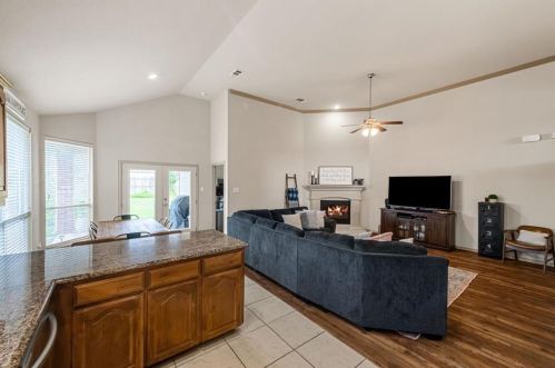 6108 Kristen Dr, Fort Worth TX  76131-1281 exterior