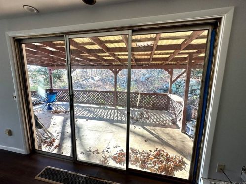 48 Mountain St, Derby CT  06418-1239 exterior