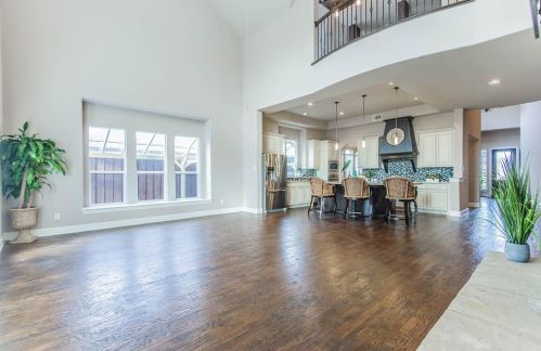 6911 Cyn Mdw Dr, Garland TX  75048-3050 exterior