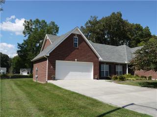 126 Greystone Pl, Tullahoma, TN 37388-8807