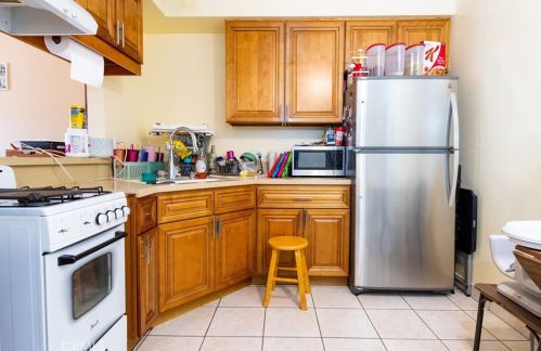 9840 Pinehurst Ave, South Gate, CA 90280-5249