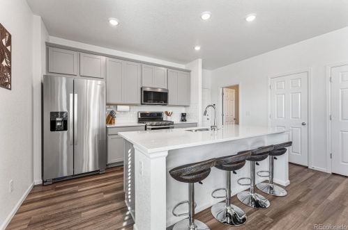 21001 60th Ave, Denver CO  80019 exterior