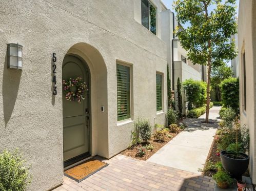 5243 Pacific Ter, Hawthorne, CA 90250-1091