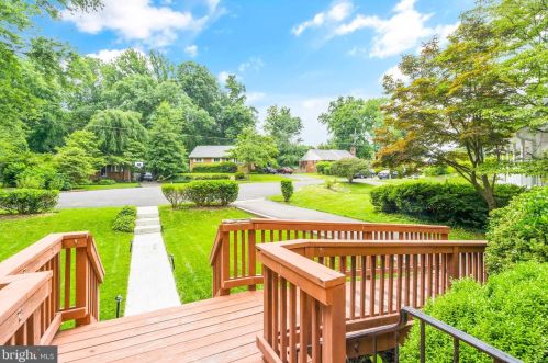 7102 Cynthia Ct, Annandale, VA 22003-1702