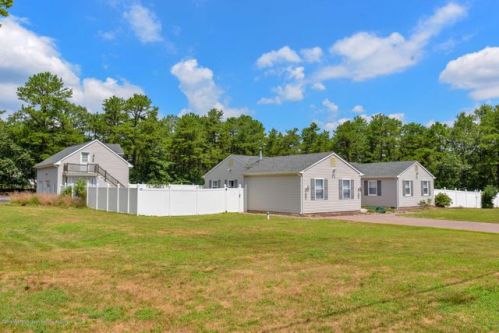 651 Bloomfield Ave, Lakehurst, NJ 08759-2836