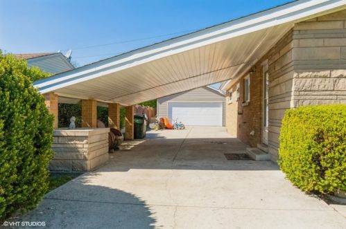 7438 Arcadia St, Morton Grove, IL 60053-1784