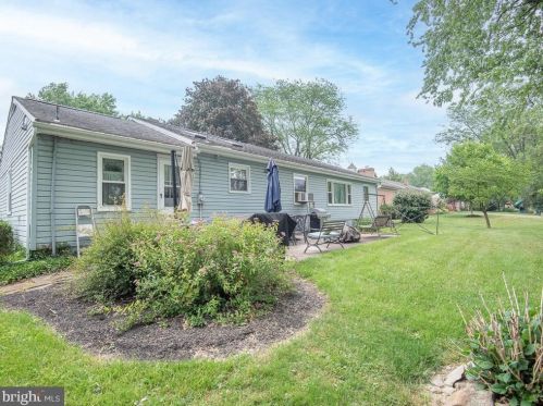 2106 Lyndell Dr, Lancaster PA  17601-5728 exterior