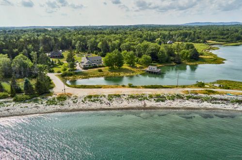 86 Crocketts Beach Rd, Owls Head, ME 04854-3631