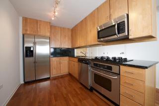 9999 Woods Dr, Skokie IL  60077-1057 exterior