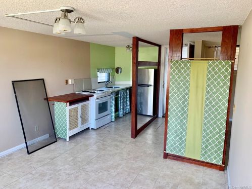 909 Coolidge St, Honolulu, HI 96826-3061