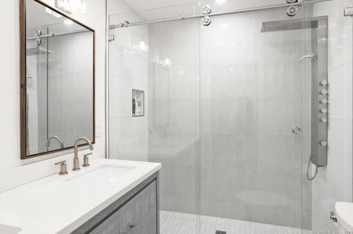 27 Oriole Dr, Norwalk CT  06851-5608 exterior