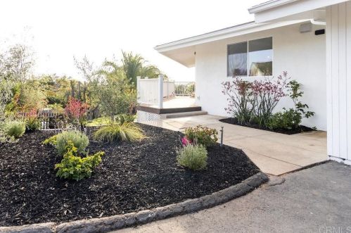 2166 Warmlands Ave, Vista CA  92084-3338 exterior