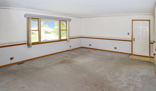 2602 Oak Valley Dr, Spring Grove, IL 60081-8709