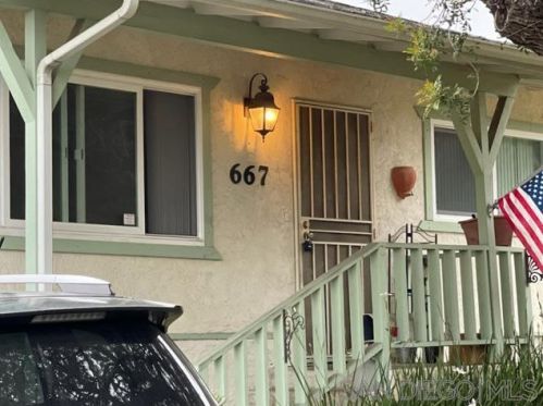 667 Sunset Dr, Vista, CA 92081-6821