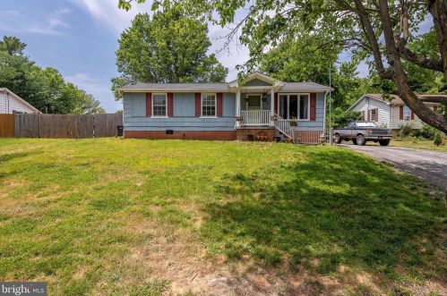 109 Court St, Charles Town, WV 25414-1090