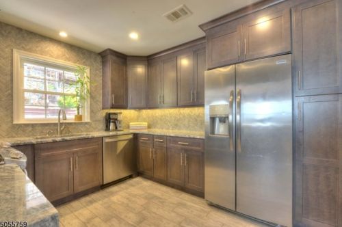 122 Rafkind Rd, Bloomingdale, NJ 07403-1550