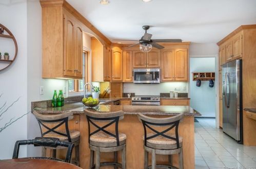 53 Scarboro Rd, Hebron CT  06248-1339 exterior