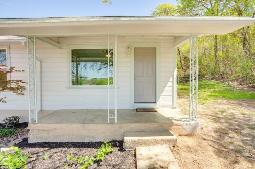 636 Columbia Dr, Azle, TX 76020-4108
