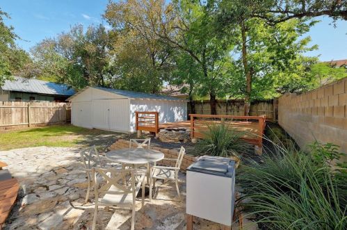 1717 5th St, Austin TX  78702-4635 exterior