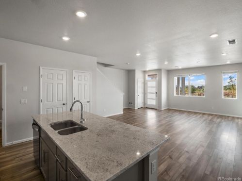 766 Rome St, Aurora CO 80019-3144 exterior