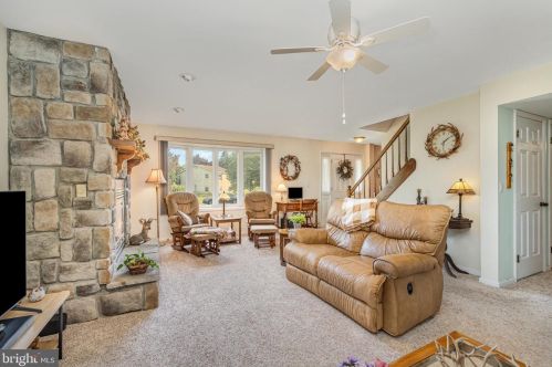 904 Pheasant Dr, Carlisle PA 17013-1255 exterior