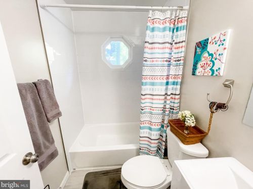 733 Stinchcomb Rd, Severna Park MD  21146-4223 exterior