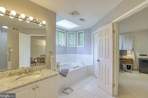 283 Sayre Dr, Princeton NJ  08540-5872 exterior