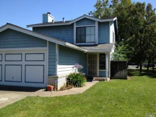 114 Constitution Ave, Vacaville, CA 95687-6768