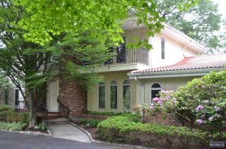 47 Adams Dr, Cresskill NJ  07626-1727 exterior