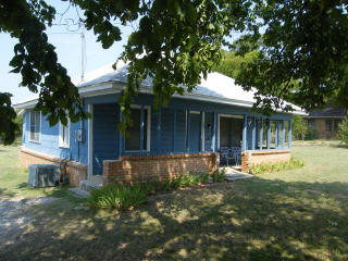 701 Trinity St, Decatur, TX 76234-1144